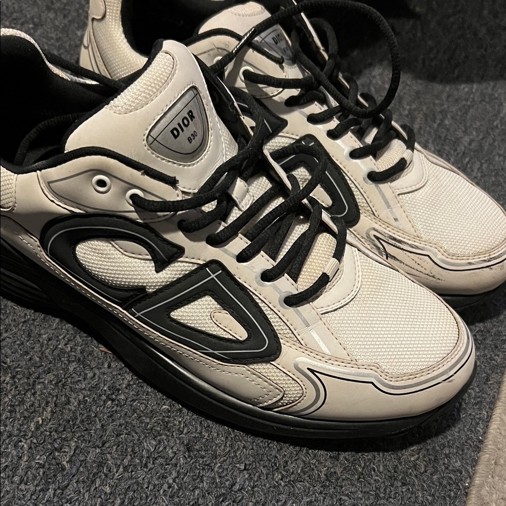 Dior Men's White and Black Runner Sneakers